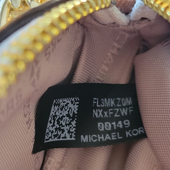 Michael Kors Cindy Dome Large crossbody - Picture 7 of 7